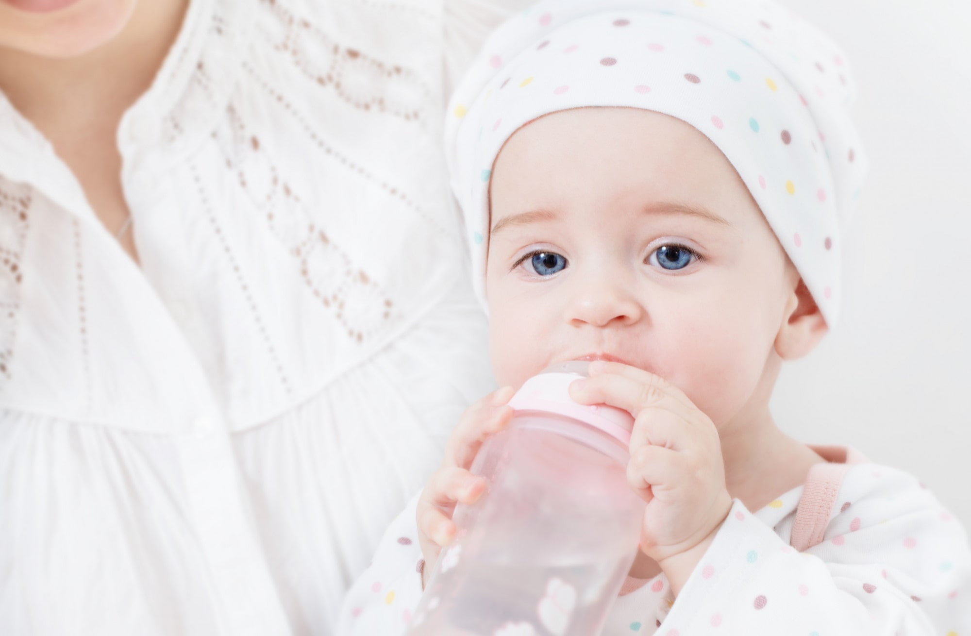 Bebeklerin Sıvı İhtiyacı: Bebeklere Su Verme Zamanı ve Miktarı