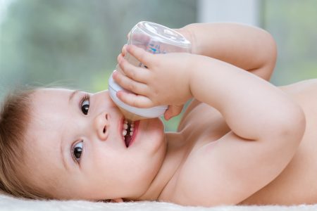 Bebeklerin Sıvı İhtiyacı: Bebeklere Su Verme Zamanı ve Miktarı