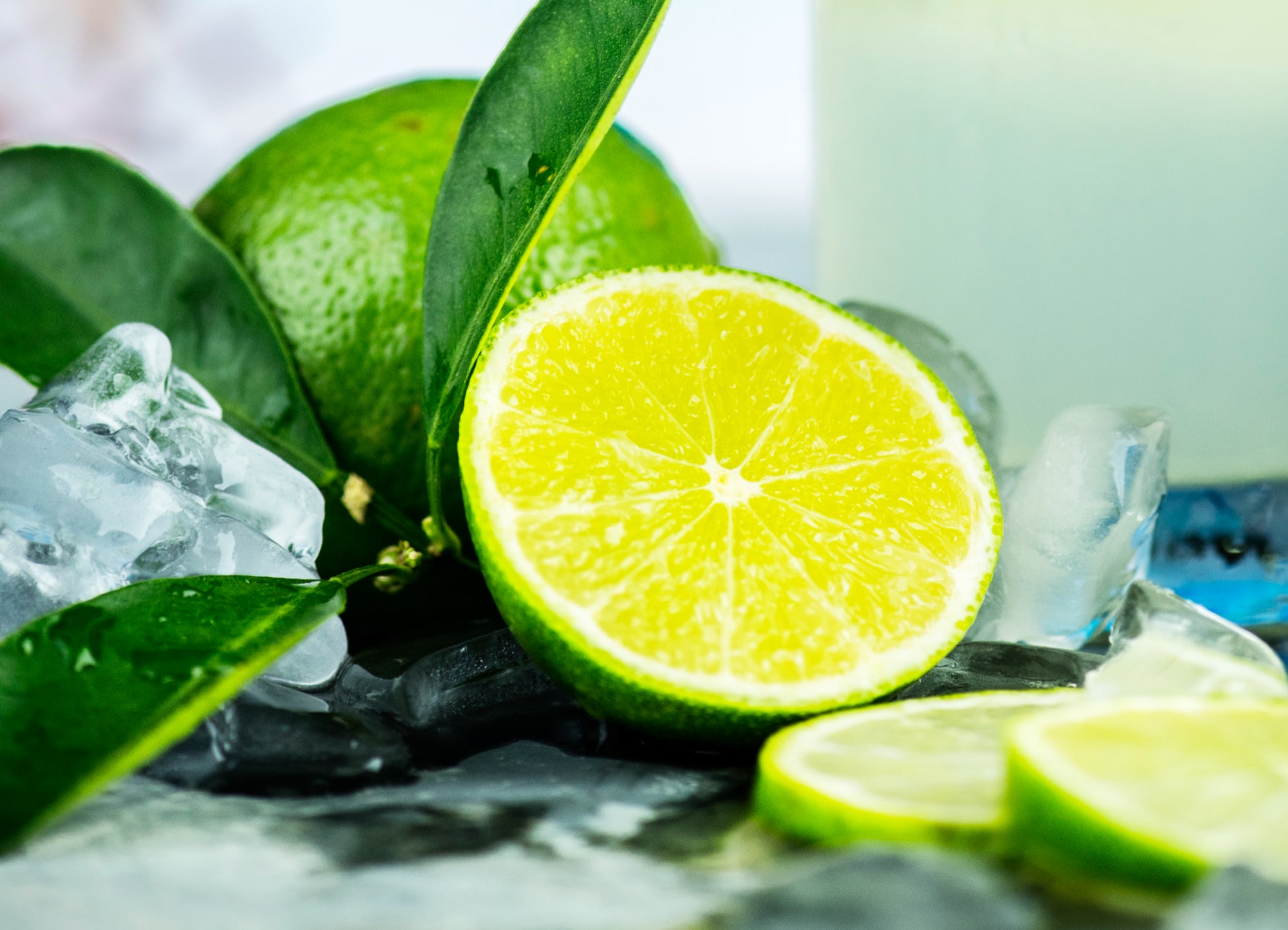 Limonlu Su İçmek: Faydaları ve Zararları Nelerdir?
