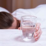 Su İçtikten Sonra Mide Bulantısı Hissediyorum?