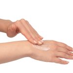 Ellerinizi Genç Göstermenin Yolları: Önemli İpuçları ve Tedaviler