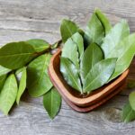 Defne Yaprağı: Sade Bir Baharatla Karmaşık Tatlar Yaratın