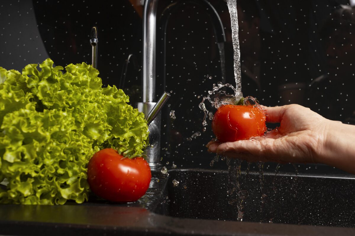 Meyve ve Sebzelerinizdeki Pestisitleri Nasıl Temizlersiniz? Kapsamlı Bir Rehber