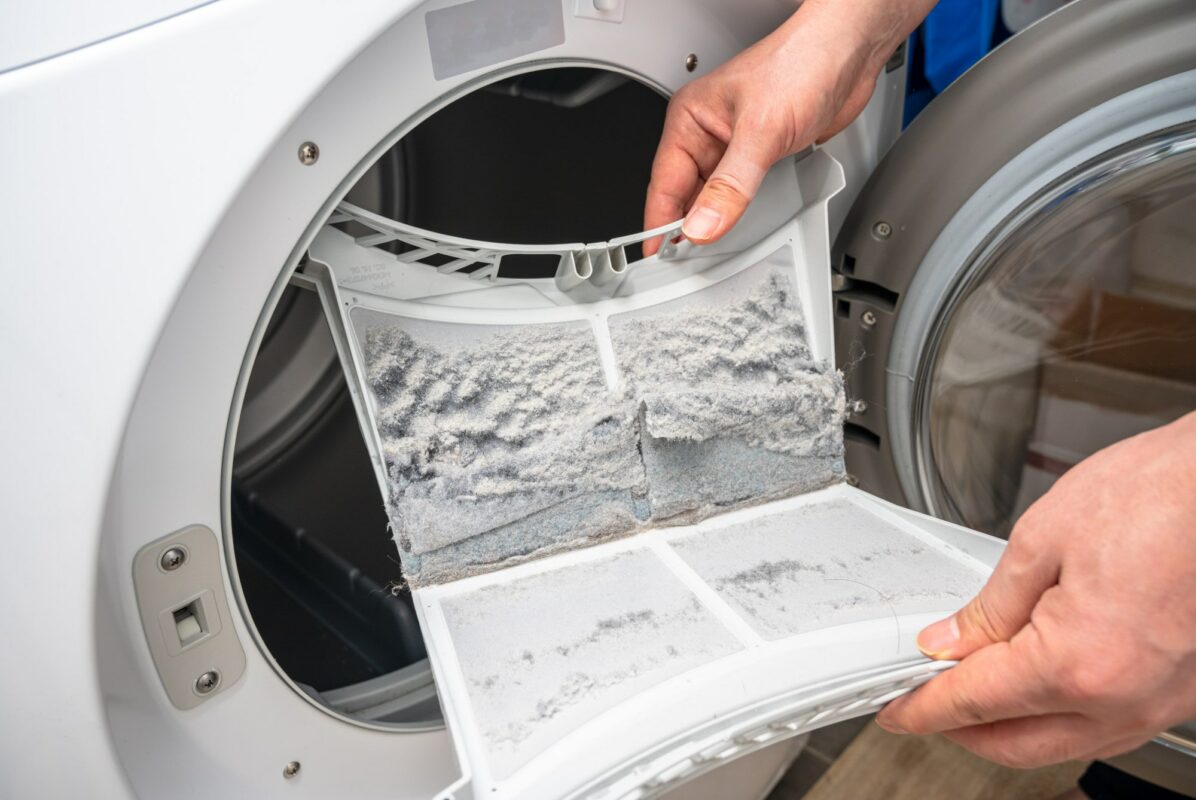 Kurutma Makinesini Düzenli Temizlemenin Önemi 🧹