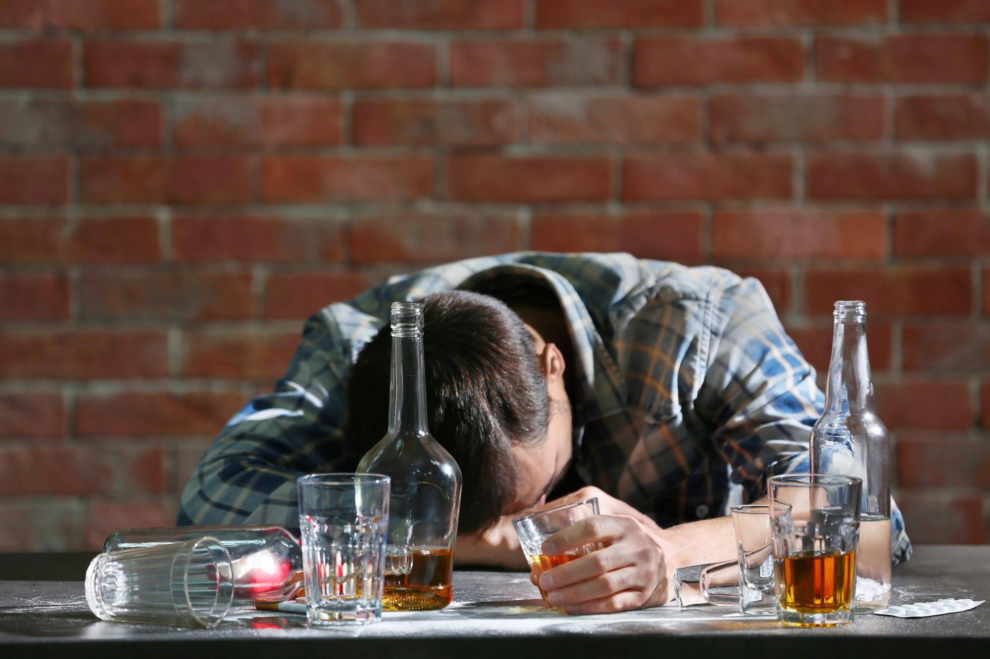 Alkol Kötüye Kullanımı: Genel Bakış, Riskler ve Tedavi