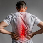 Sırt Ağrısı: Nedenleri, Evde Tedavi Yöntemleri ve Tıbbi Yardım