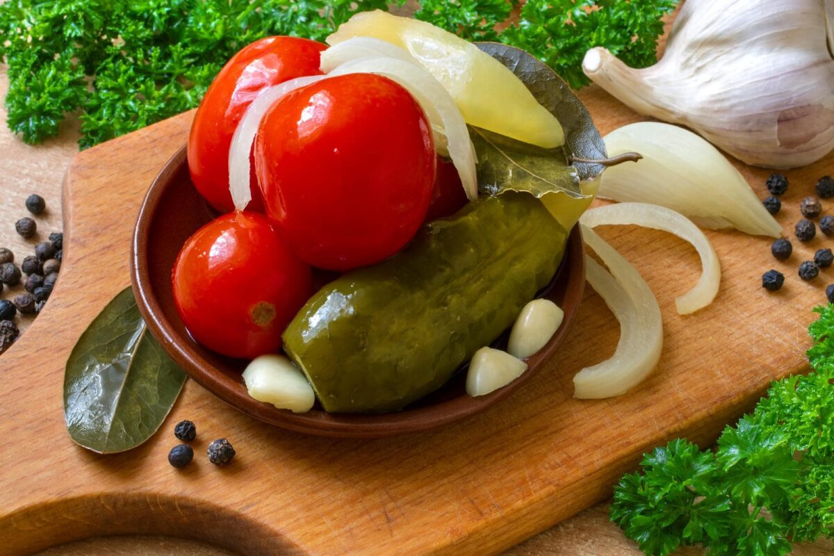 Turşu: Besin Değeri, Faydaları, Zararları ve Evde Yapımı