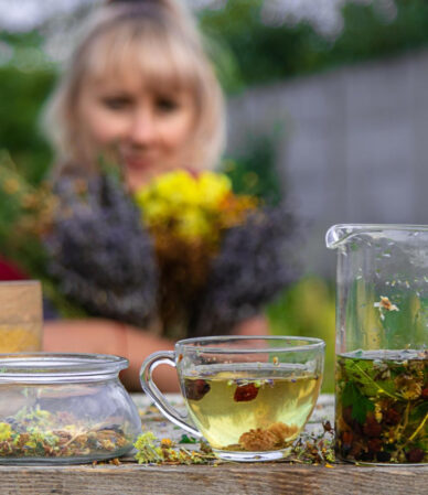 Doğal Adet Söktürücü: Bitkiler, Çaylar ve Güvenlik